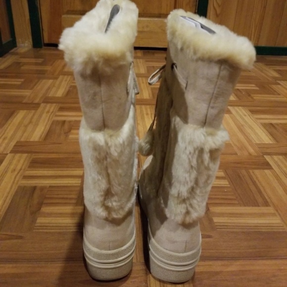 Women's Boots - Picture 3 of 6